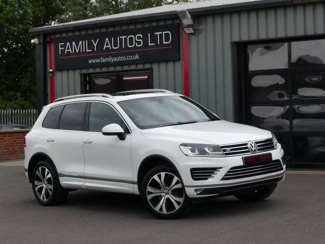 Volkswagen Touareg 3.0 TDI V6 BlueMotion Tech R-Line Tiptronic 4WD Euro 6 (s/s) 5dr SUV Diesel White